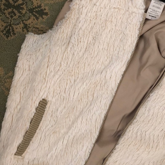 Patagonia Fuzzy vest - Picture 3 of 4